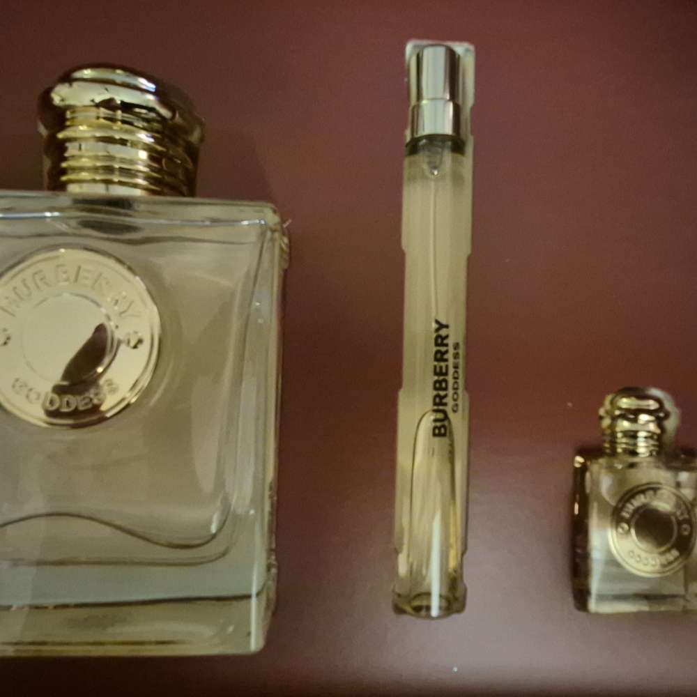 Burberry Goddess Fragrance Set with Gold Accents 3 piece set New in Box